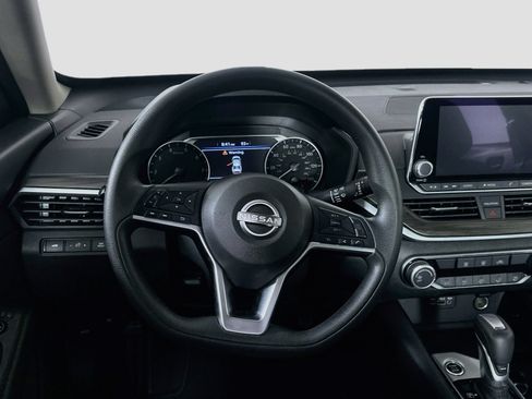 Used 2024 Nissan Altima 2.5 SV FWD image 17