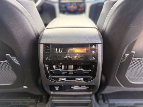 Used 2024 Jeep Grand Cherokee L Limited w/ Luxury Tech Group II AWD/4WD image 23