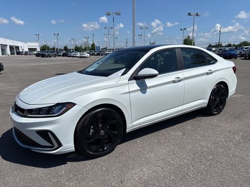 New 2025 Volkswagen Jetta SE image 1