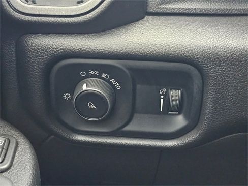 Used 2024 RAM 2500 Tradesman w/ Chrome Appearance Group image 27