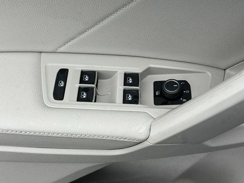 Used 2022 Volkswagen Tiguan SE R-Line FWD image 22