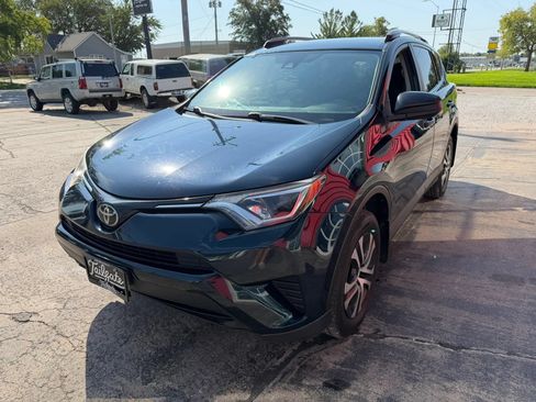 Used 2018 Toyota RAV4 LE w/ All Weather Liner Package AWD/4WD image 4