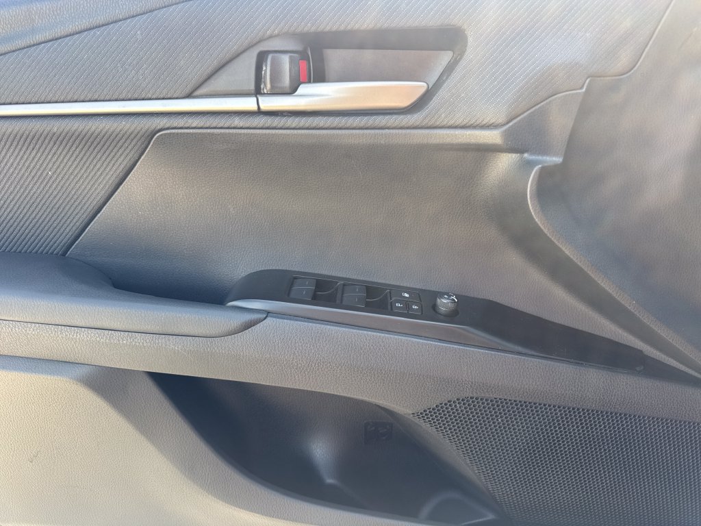 Used 2025 Toyota Camry SE FWD image 16
