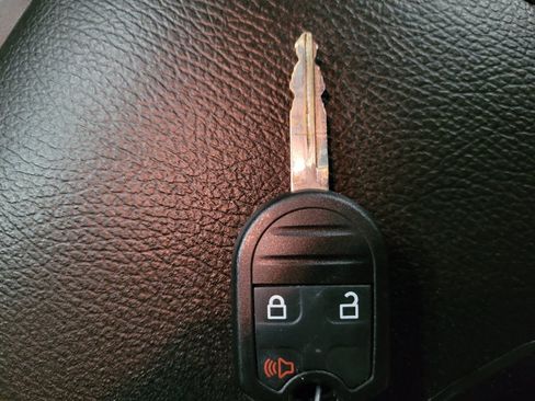 Used 2012 Ford F150 Lariat w/ Lariat Chrome Pkg image 32