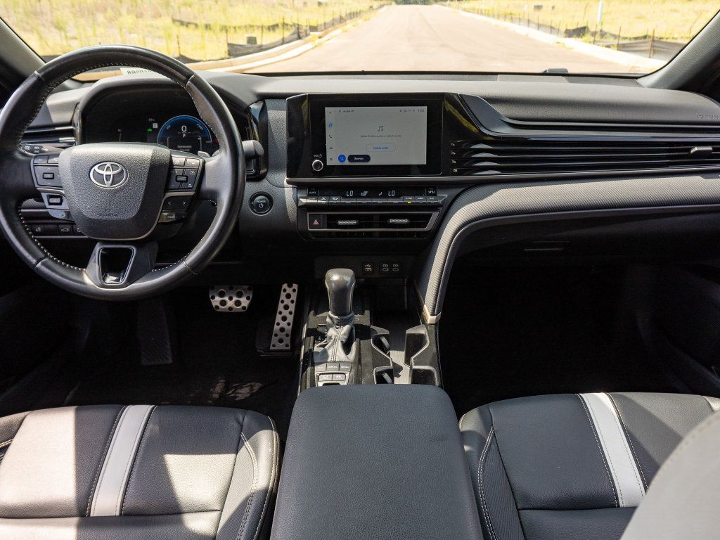Used 2025 Toyota Camry SE FWD image 21