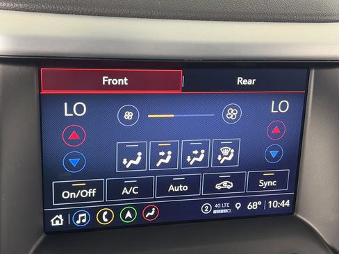 Used 2023 GMC Acadia SLT w/ Technology Package AWD/4WD image 25