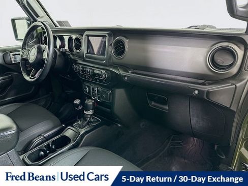 Certified 2022 Jeep Gladiator Willys image 13
