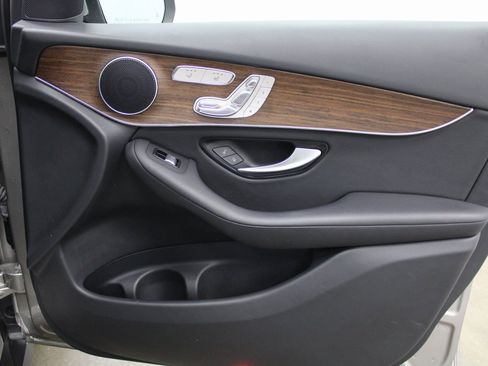 Used 2022 Mercedes-Benz GLC 300 4MATIC w/ Driver Assistance Package image 29