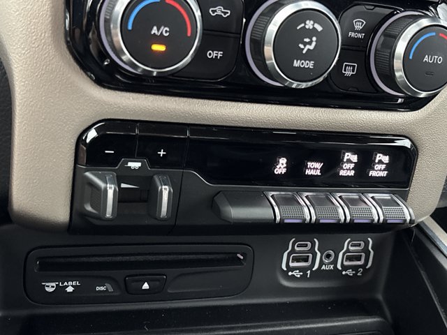 Used 2019 RAM 1500 Laramie AWD/4WD image 38