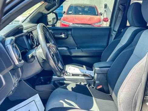 Used 2020 Toyota Tacoma TRD Sport w/ Technology Package RWD image 18