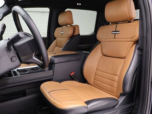 Used 2024 Ford F450 Platinum image 28