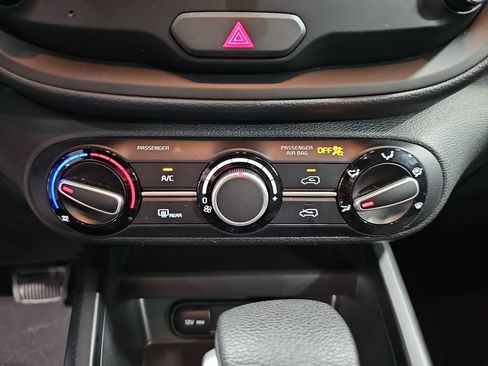 Certified 2025 Kia Soul LX w/ LX Technology Package FWD image 20