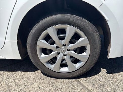 Used 2024 Toyota Corolla LE FWD image 11