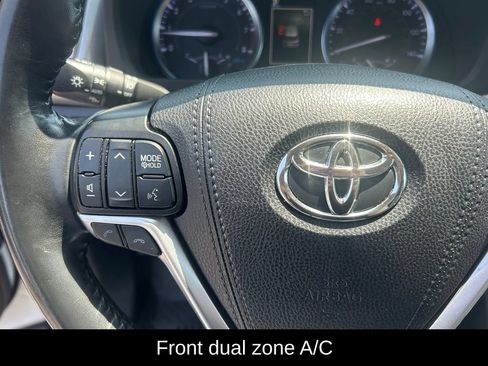 Used 2019 Toyota Highlander XLE AWD/4WD image 10