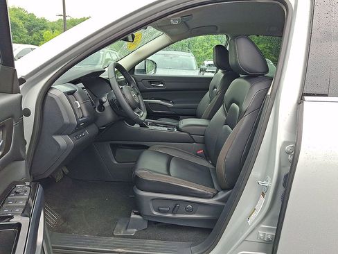 Used 2024 Nissan Pathfinder SL w/ Cargo Package AWD/4WD image 11