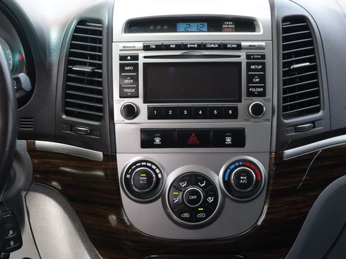 Used 2011 Hyundai Santa Fe SE image 8