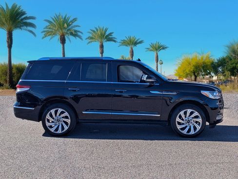 Used 2024 Lincoln Navigator Reserve image 6