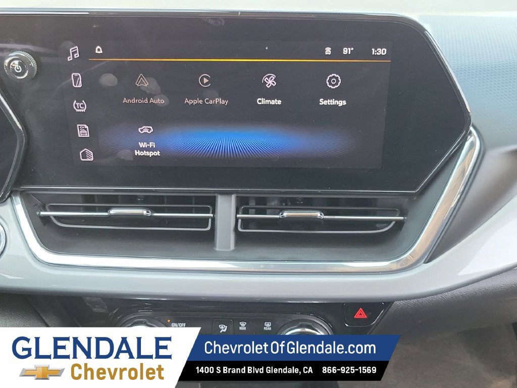 Used 2025 Chevrolet Trax LT FWD image 17