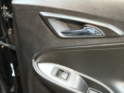 Used 2018 Chevrolet Malibu LT image 13