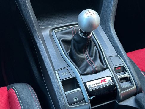 Used 2018 Honda Civic Type R image 22