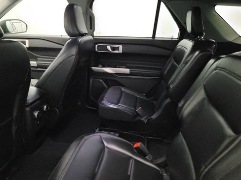 Used 2021 Ford Explorer XLT w/ Equipment Group 202A RWD image 18