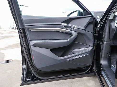 Used 2024 Audi Q8 e-tron Premium Plus image 30