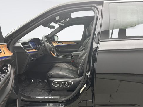 Used 2022 Jeep Grand Cherokee Summit AWD/4WD image 11