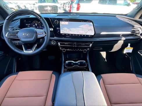 New 2027 Chevrolet Traverse Z71 w/ Enhanced Driving Package AWD/4WD image 5