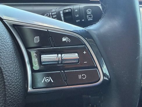Certified 2025 Kia Seltos EX w/ EX Sunroof Package FWD image 31