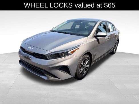 Used 2023 Kia Forte LXS FWD image 3