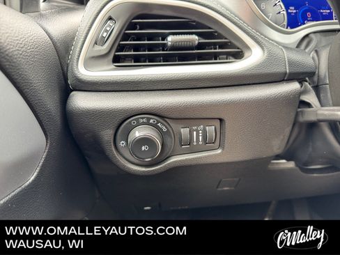 Used 2021 Chrysler Pacifica Touring AWD/4WD image 18