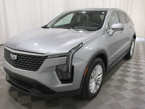 Certified 2024 Cadillac XT4 Luxury w/ Cold Weather Package FWD image 38