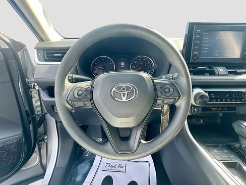 Used 2019 Toyota RAV4 LE FWD image 7