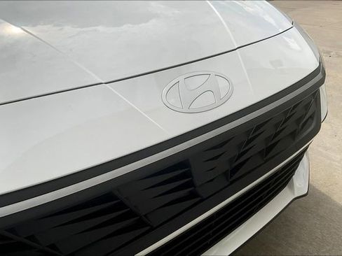 New 2025 Hyundai Elantra SEL image 32