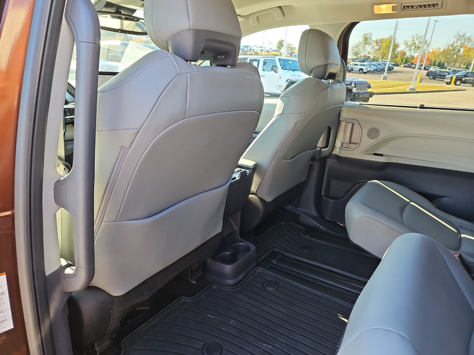 Certified 2022 Toyota Sienna XLE w/ XLE Plus Package FWD image 14