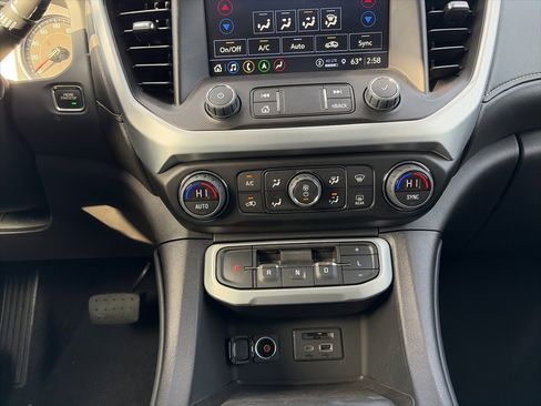 Used 2023 GMC Acadia SLT image 24