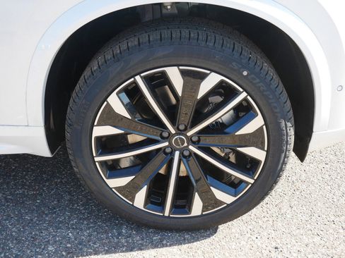 New 2025 Volvo XC90 T8 Plus w/ Protection Package Premier image 4