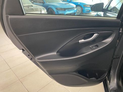 Used 2018 Hyundai Elantra GT image 19