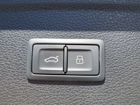 Used 2022 Audi Q5 2.0T Prestige w/ Prestige Package image 13