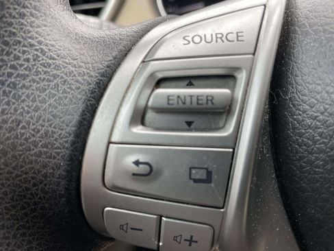 Used 2016 Nissan Rogue SV w/ SV Premium Package image 27