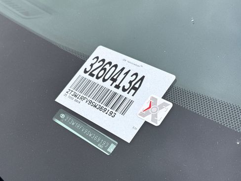 Used 2025 Toyota RAV4 XLE FWD image 28