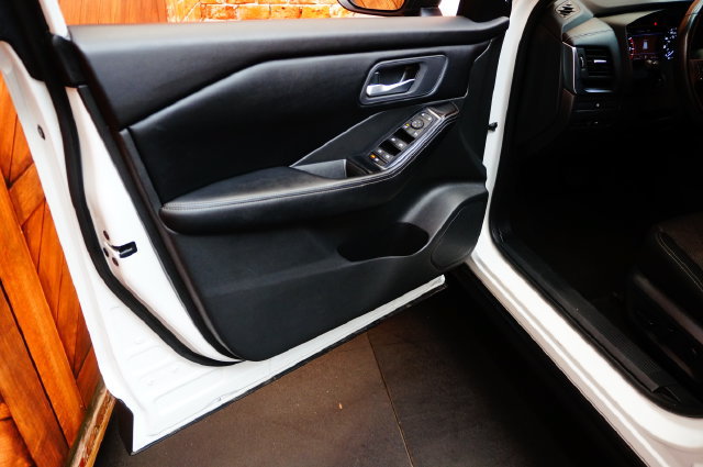 Certified 2025 Nissan Rogue SV AWD/4WD image 28