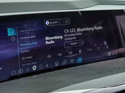 Certified 2025 Cadillac Escalade IQ Luxury 2 w/ LPO, Premium Carpet Package AWD/4WD image 20