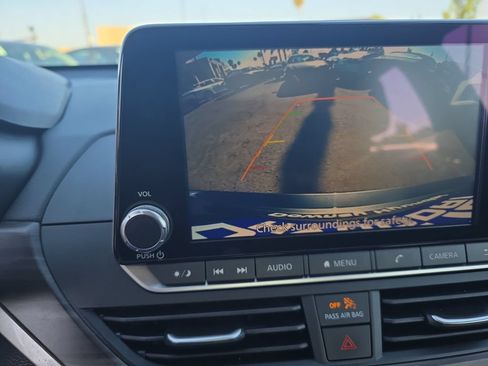 Used 2025 Nissan Altima 2.5 SV FWD image 18
