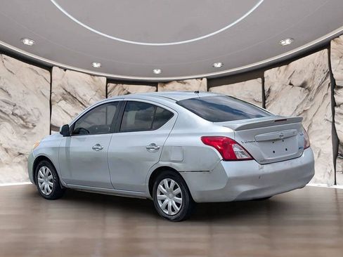 Used 2013 Nissan Versa SV FWD image 6
