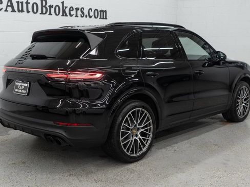 Used 2023 Porsche Cayenne Platinum Edition AWD/4WD image 40