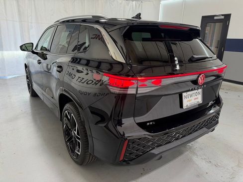 Used 2025 Volkswagen Tiguan SEL R-Line AWD/4WD image 39