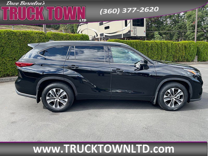 Used 2021 Toyota Highlander XLE AWD/4WD image 6