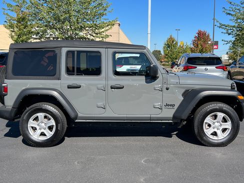 Used 2022 Jeep Wrangler Unlimited Sport S image 3