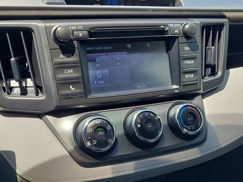 Used 2014 Toyota RAV4 LE FWD image 22